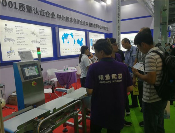 中山大红鹰dhy上海展客户了解现场